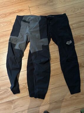 Fox Men’s Black and Gray MTB pants lot - defend and ranger